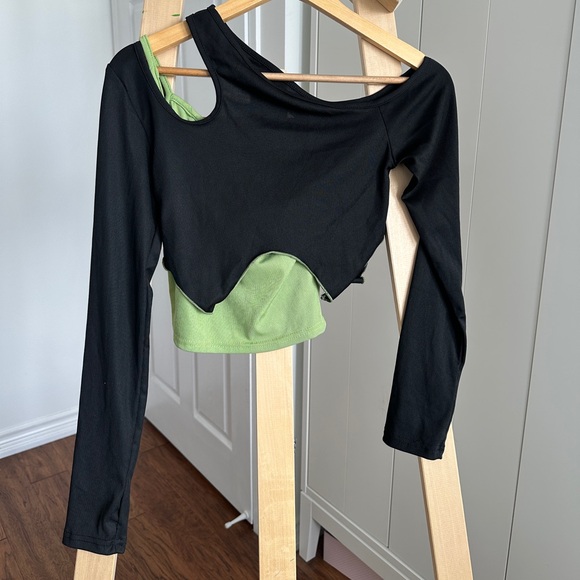 Mock Two Piece Asymmetric Cut-Out Long Sleeve Crop Top - Picture 4 of 7
